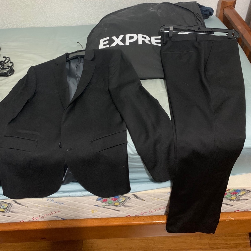 Express photographer fitted suit
